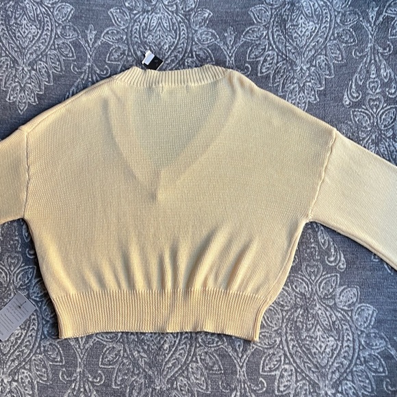 Lulus Just a Moment Light Yellow V-Neck Cropped Sweater Large - Picture 8 of 8